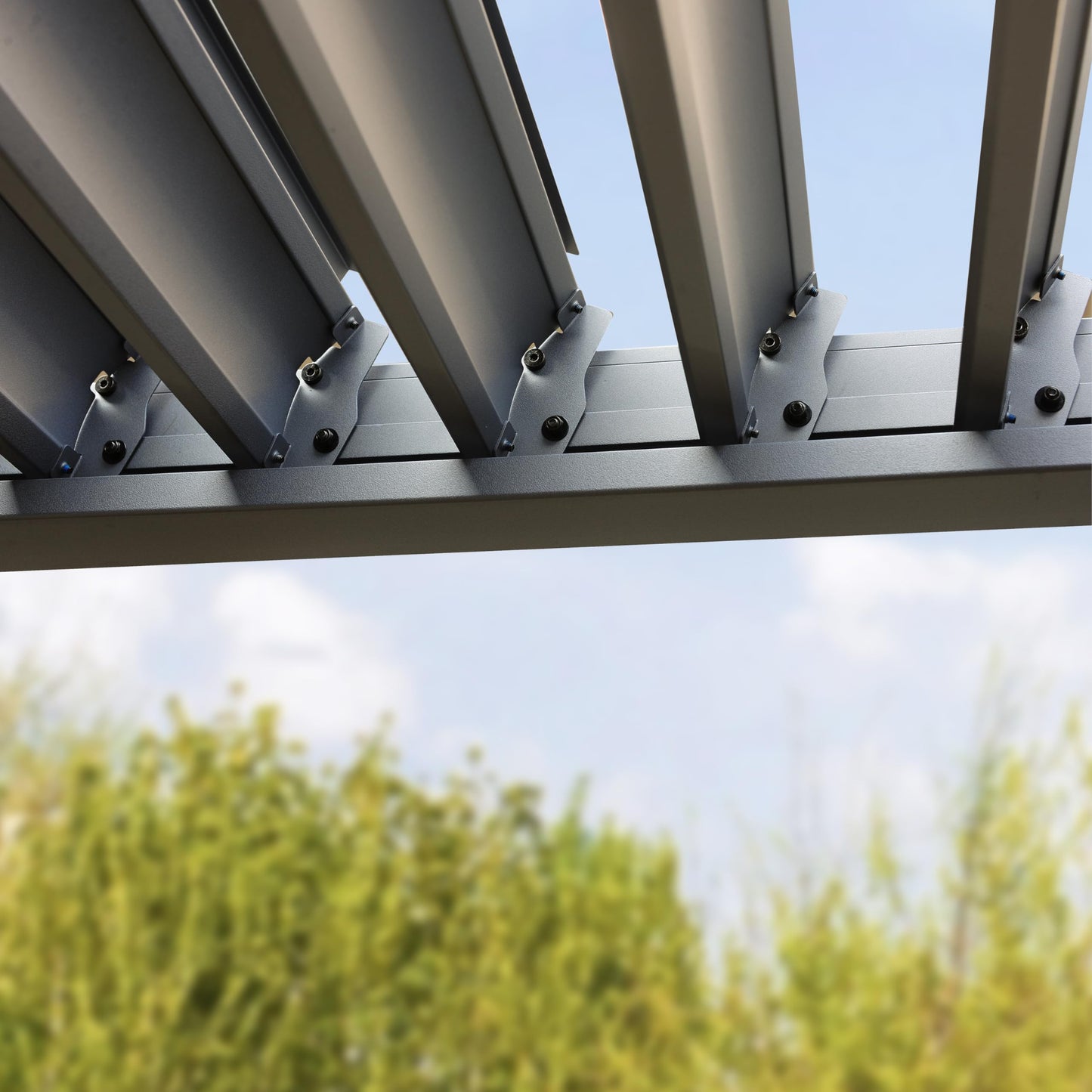 PRIMEYARD Pergola 3x6 m aluminium posts with louvered steel roof grey canopy